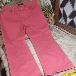 Levi's Straight Leg Jeans in Pink